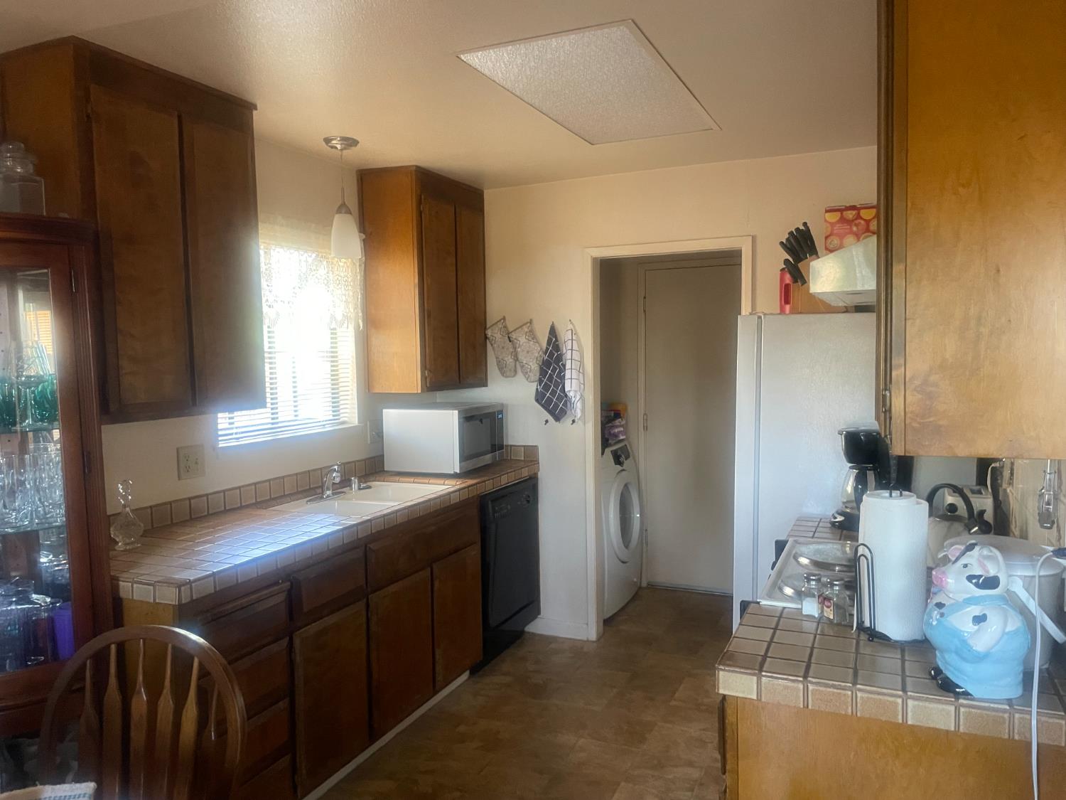 Detail Gallery Image 5 of 10 For 1103 Summerview Dr, Stockton,  CA 95210 - 2 Beds | 2 Baths