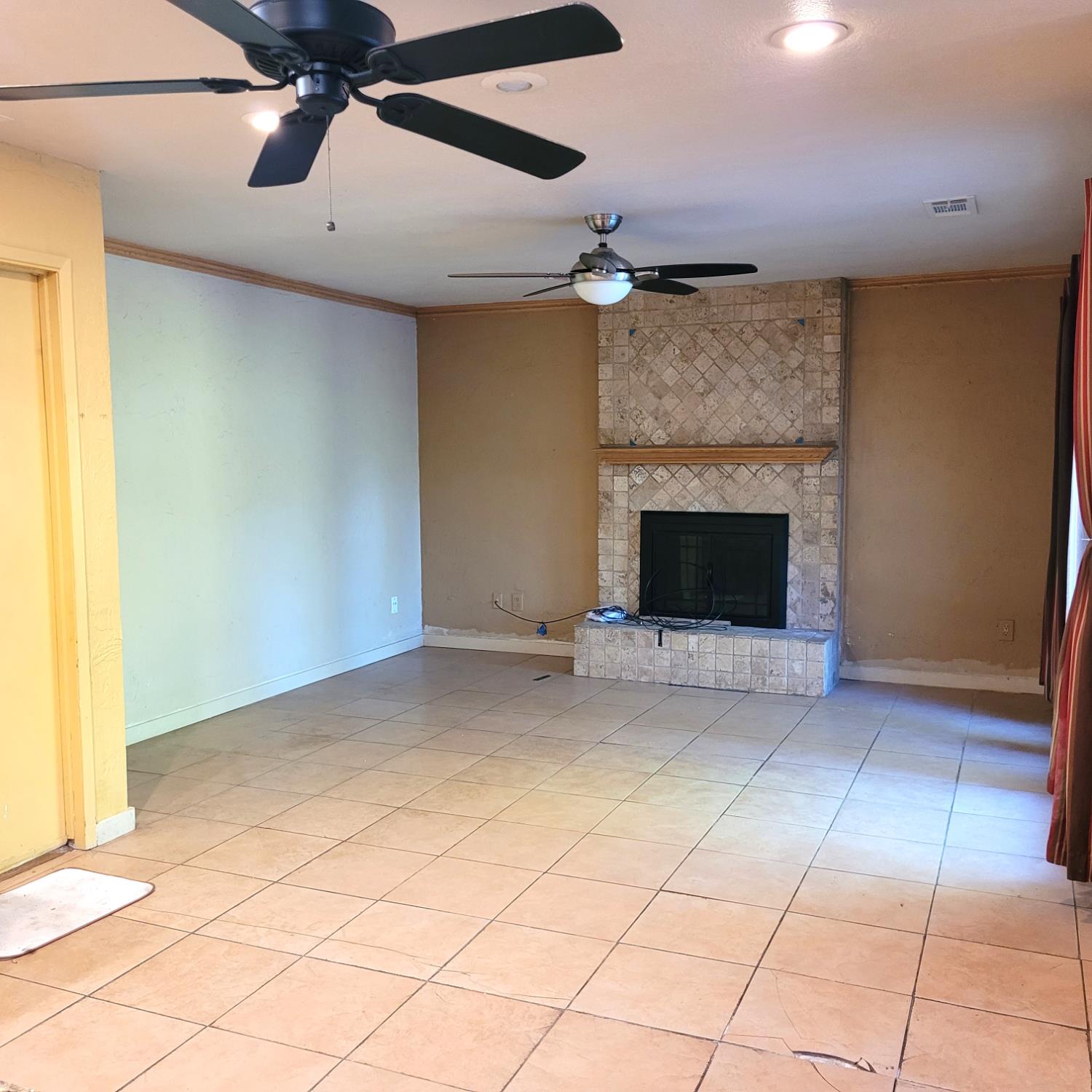 Detail Gallery Image 13 of 23 For 3010 Oregon Ct, Stockton,  CA 95204 - 4 Beds | 2 Baths