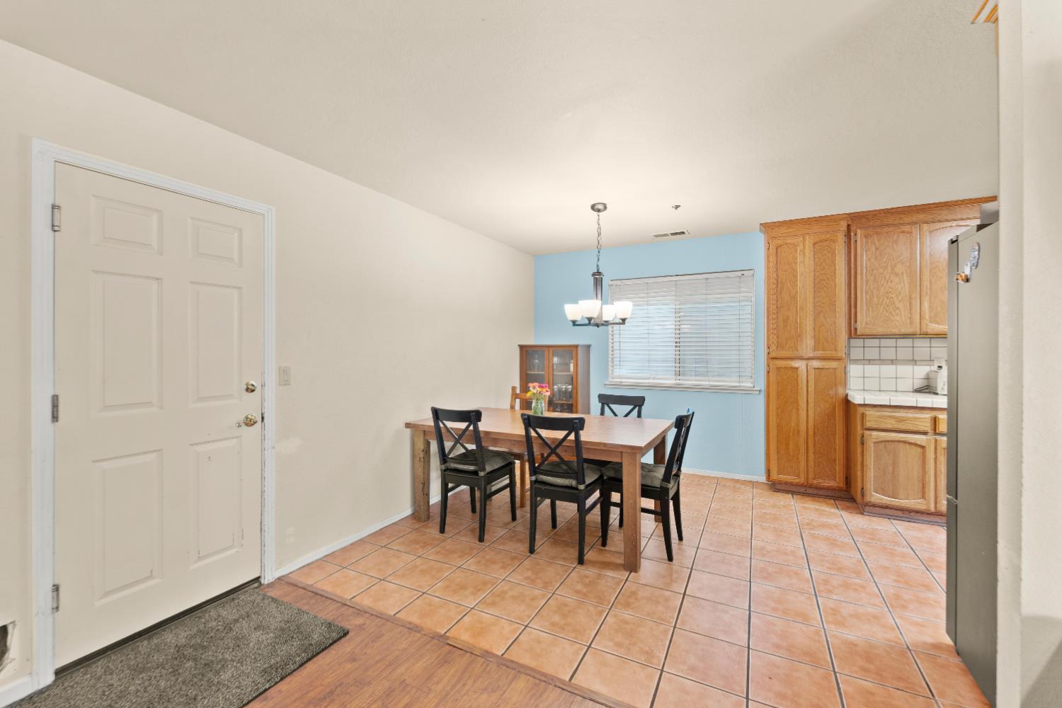 Detail Gallery Image 9 of 30 For 1563 Patwin Valley Dr, Woodland,  CA 95776 - 3 Beds | 2 Baths
