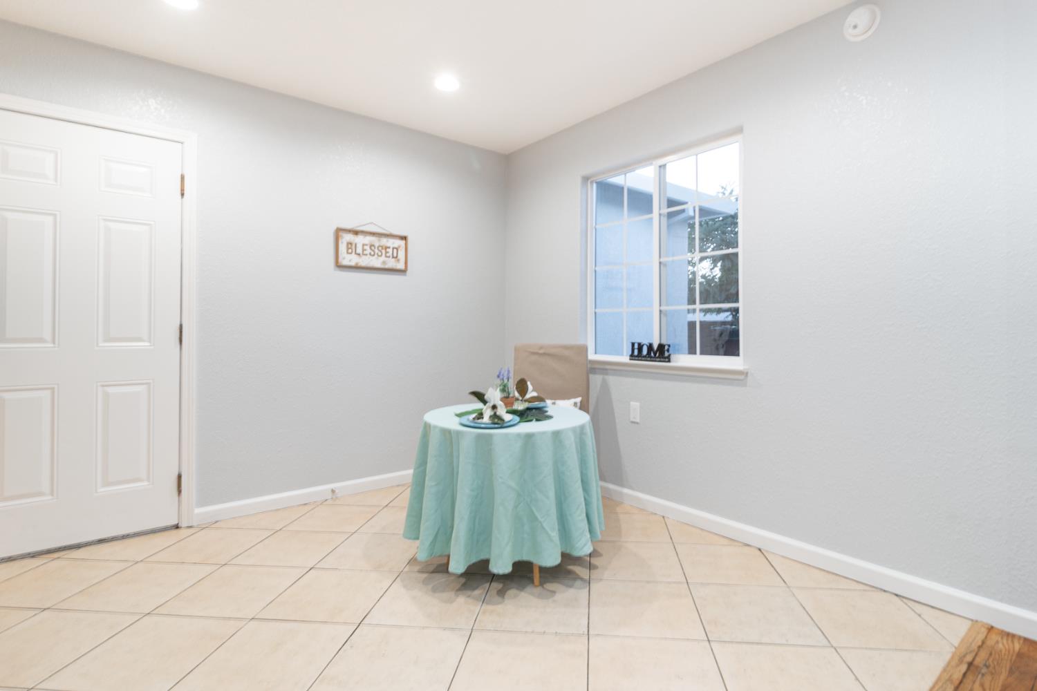 Detail Gallery Image 9 of 26 For 1905 Evergreen Ave, Modesto,  CA 95350 - 3 Beds | 2 Baths