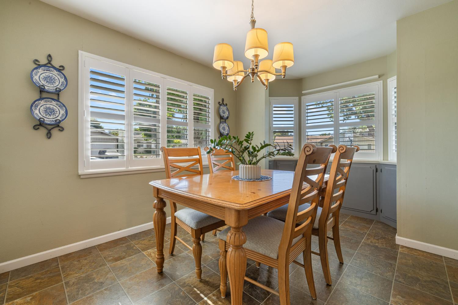 Detail Gallery Image 11 of 43 For 1321 Cypress Ave, Modesto,  CA 95350 - 3 Beds | 2/1 Baths