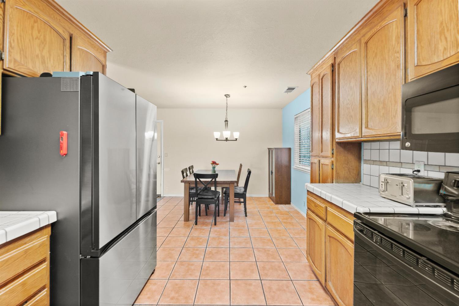 Detail Gallery Image 14 of 30 For 1563 Patwin Valley Dr, Woodland,  CA 95776 - 3 Beds | 2 Baths