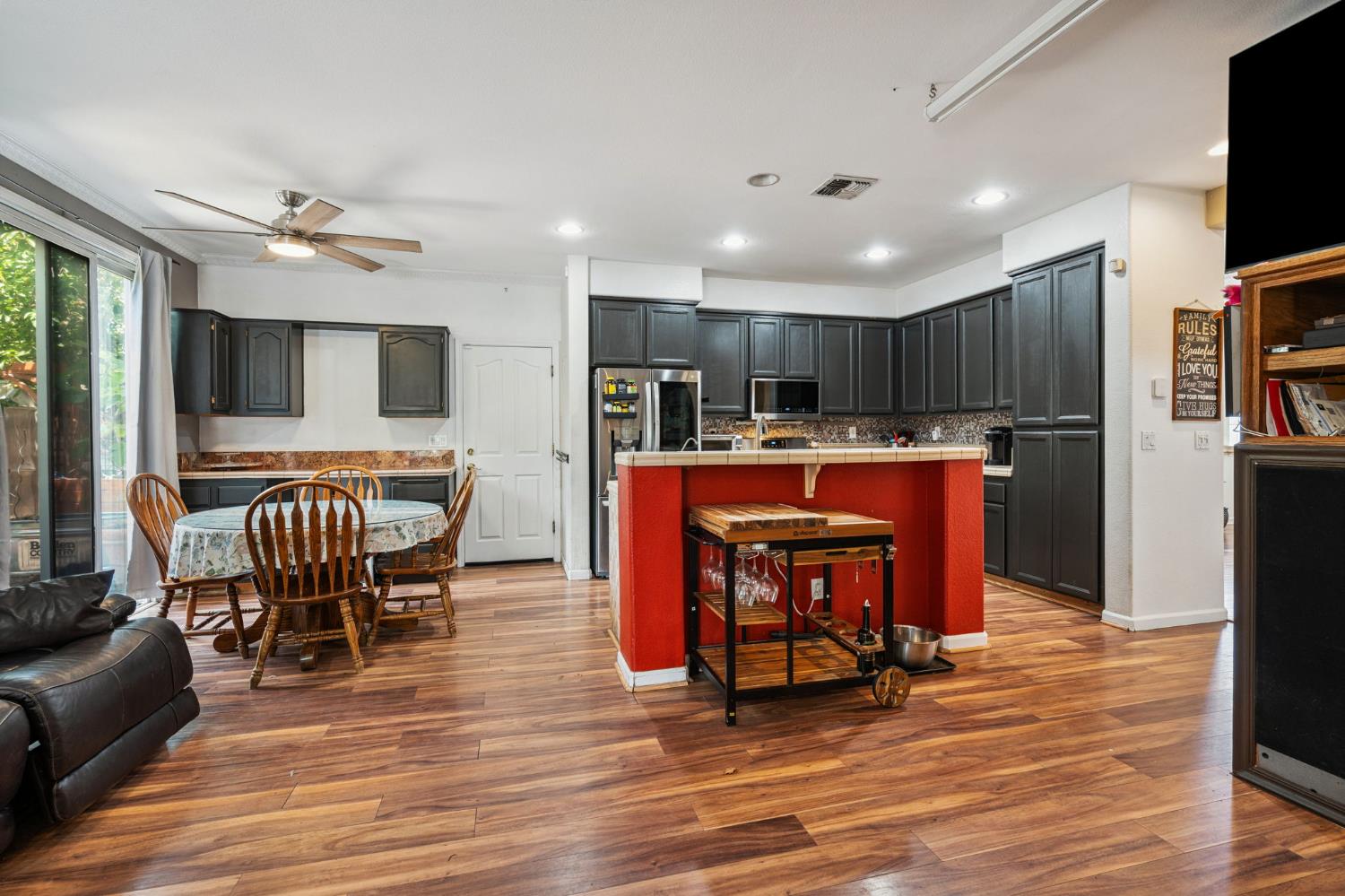 Detail Gallery Image 9 of 40 For 3 Michelson Ct, Sacramento,  CA 95835 - 5 Beds | 3 Baths