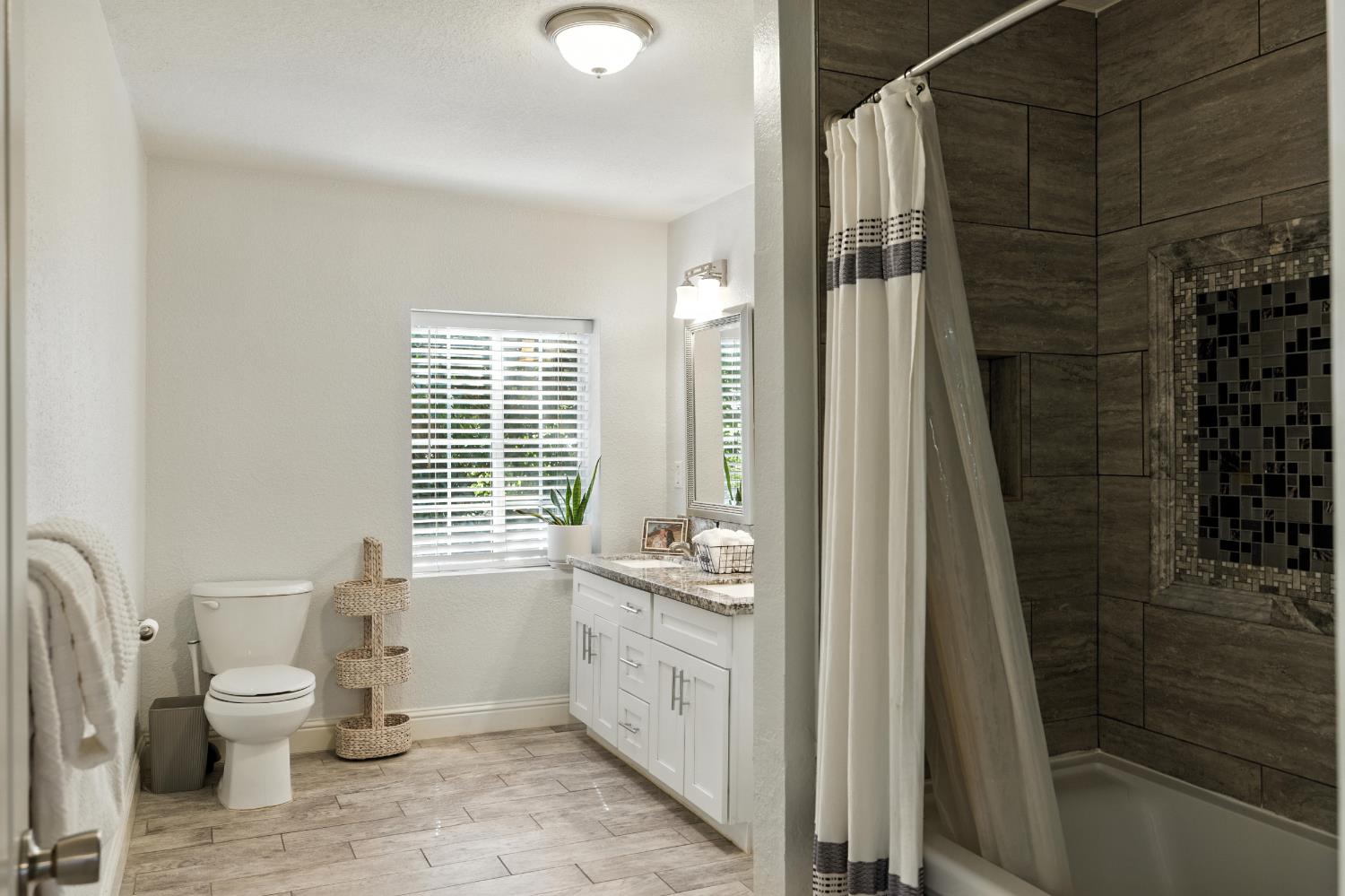 Detail Gallery Image 25 of 39 For 5302 Illinois Ave, Fair Oaks,  CA 95628 - 3 Beds | 2 Baths