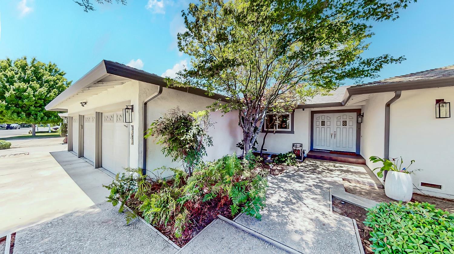 Detail Gallery Image 4 of 45 For 1781 Smith Dr, Turlock,  CA 95382 - 3 Beds | 2/1 Baths