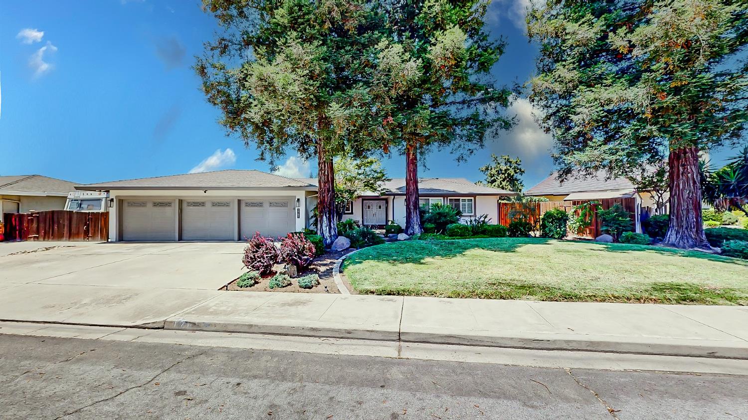Detail Gallery Image 1 of 45 For 1781 Smith Dr, Turlock,  CA 95382 - 3 Beds | 2/1 Baths