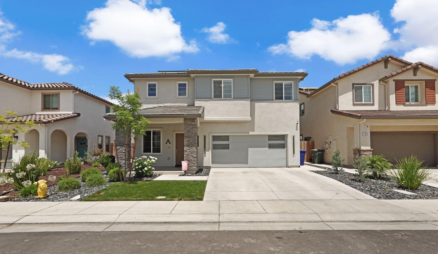 Detail Gallery Image 1 of 35 For 1517 Luminous St, Modesto,  CA 95356 - 4 Beds | 2/1 Baths