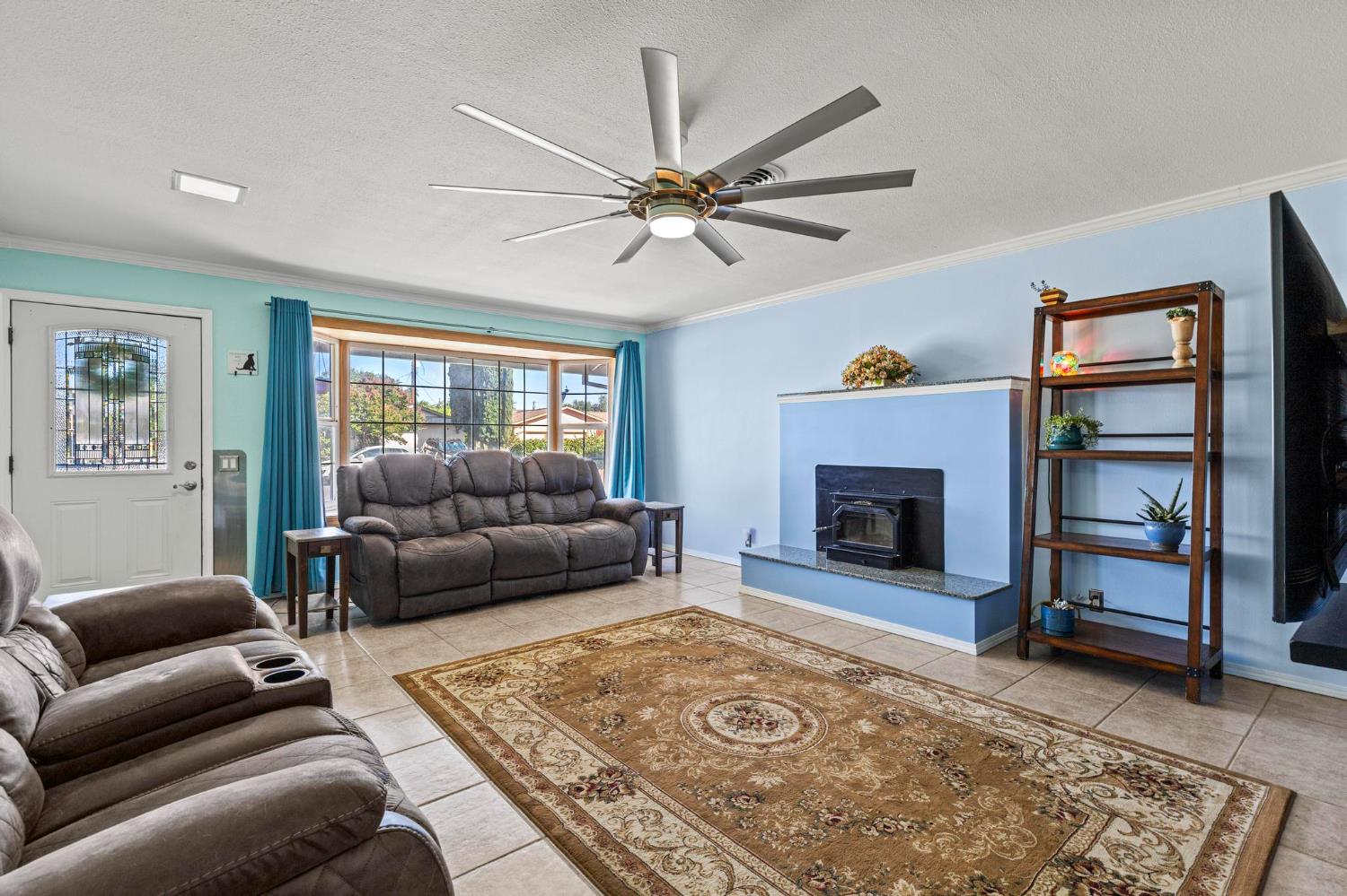 Detail Gallery Image 5 of 53 For 1957 Pinewood Way, Marysville,  CA 95901 - 3 Beds | 2 Baths