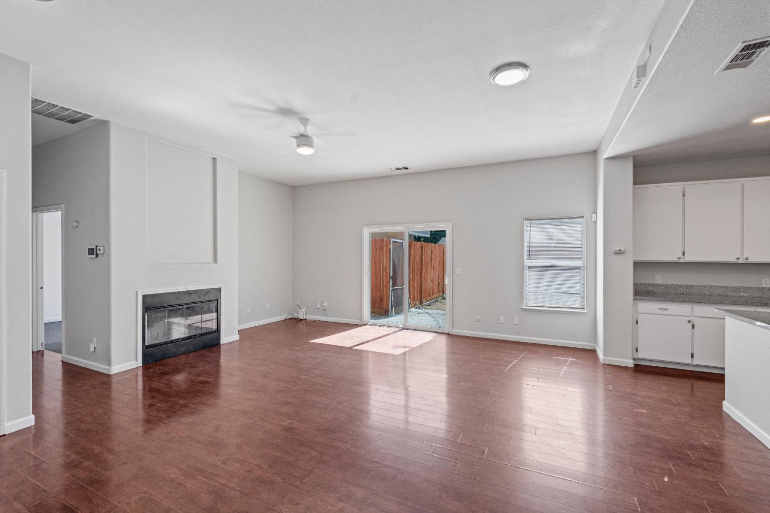 Detail Gallery Image 10 of 42 For 1319 Ronald Ave, Modesto,  CA 95350 - 3 Beds | 2 Baths