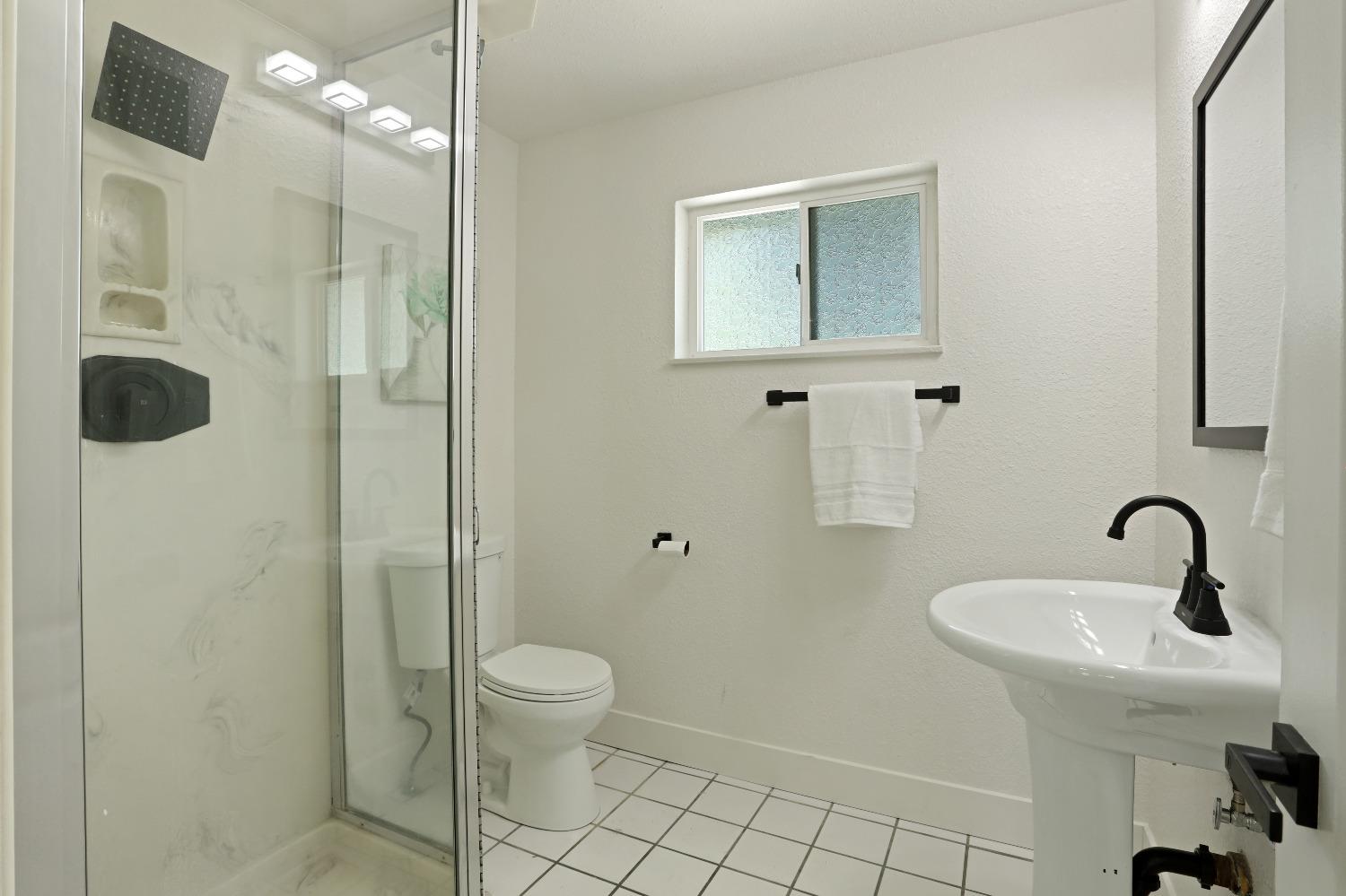Detail Gallery Image 18 of 49 For 17830 S Austin Rd, Manteca,  CA 95336 - 3 Beds | 3 Baths