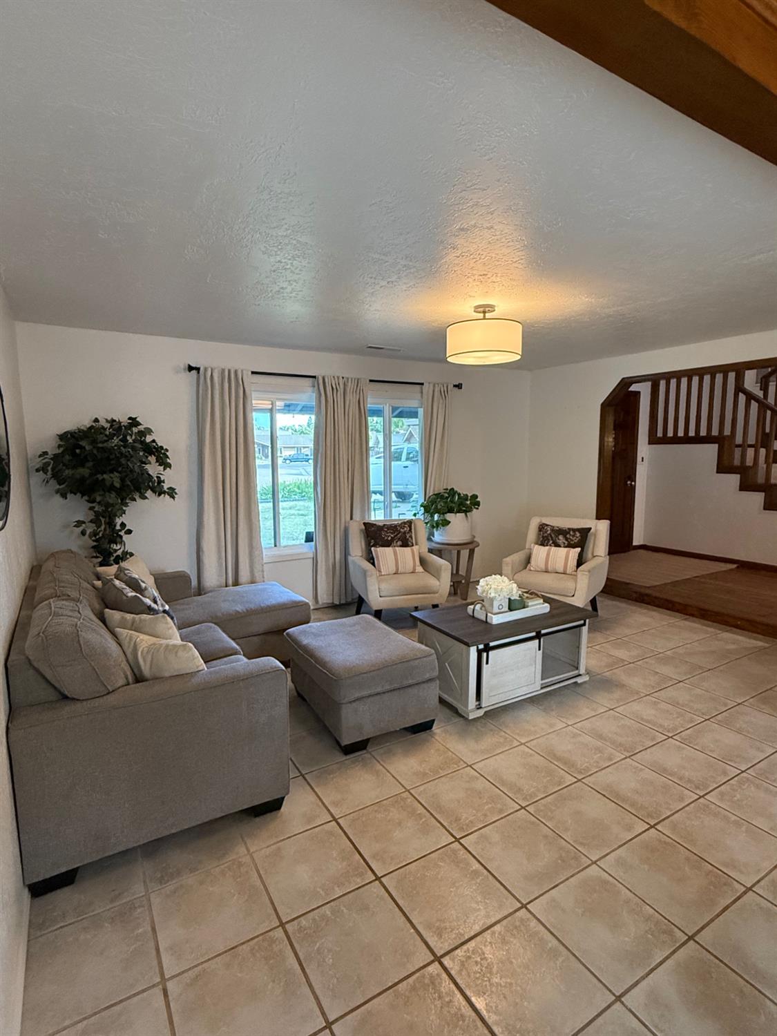 Detail Gallery Image 5 of 43 For 9853 Sleepy Hollow Ct, Stockton,  CA 95209 - 4 Beds | 2/1 Baths
