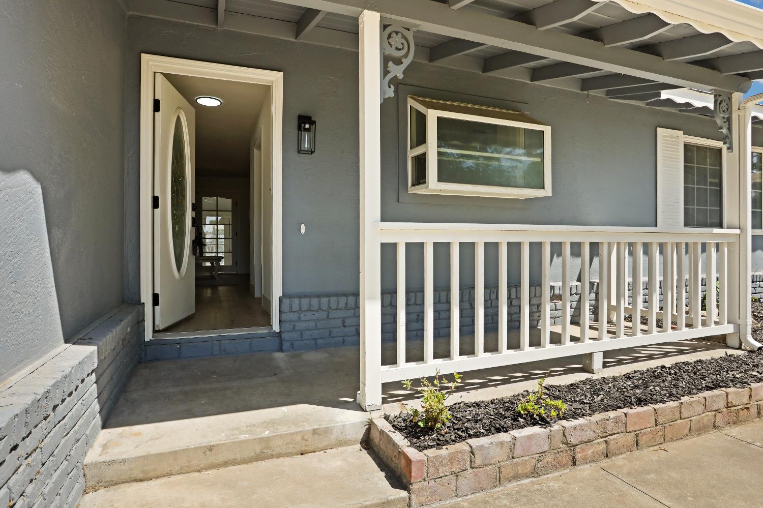 Detail Gallery Image 5 of 49 For 17830 S Austin Rd, Manteca,  CA 95336 - 3 Beds | 3 Baths