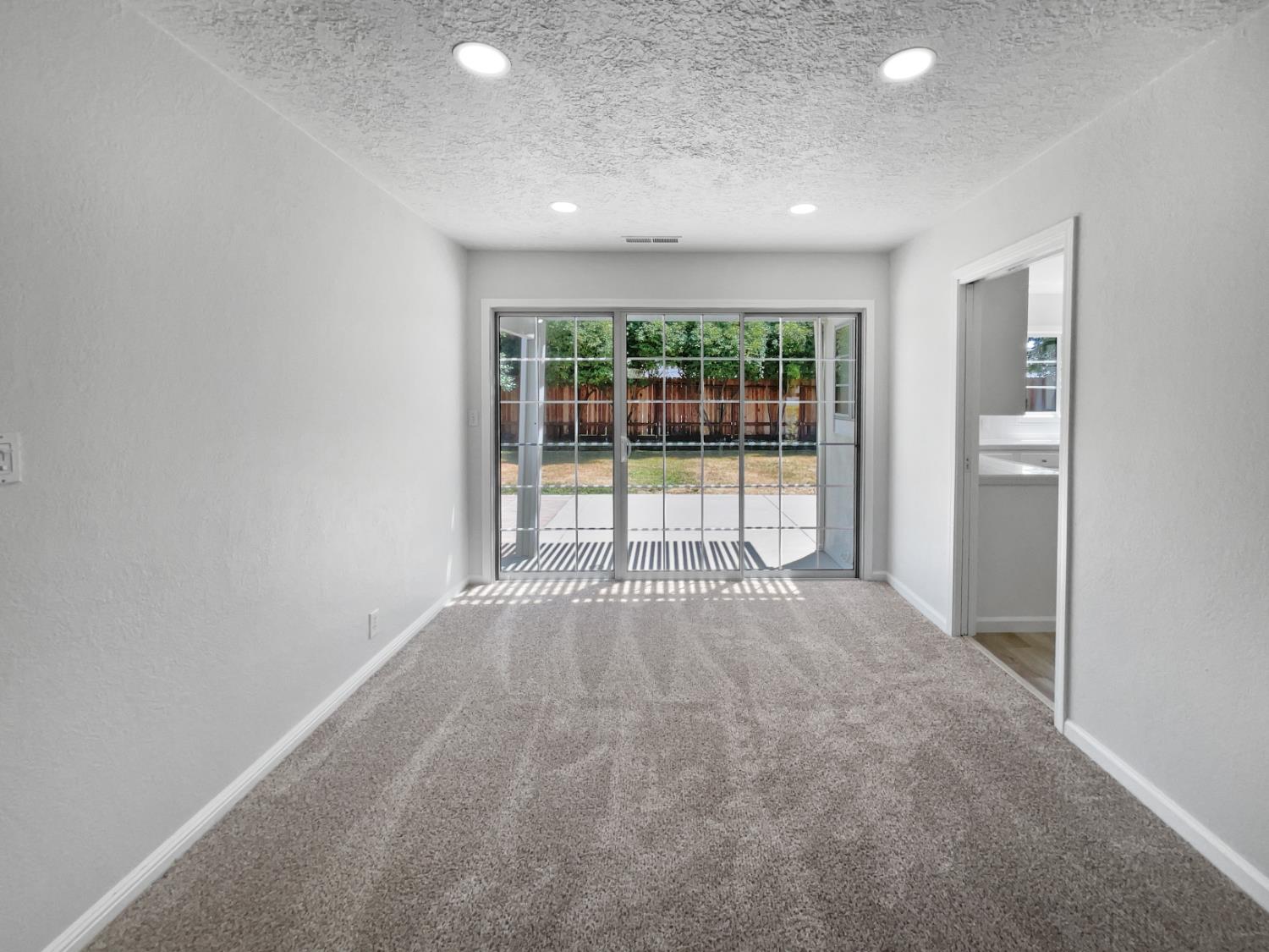 Detail Gallery Image 13 of 22 For 3108 Crest Haven Dr, Sacramento,  CA 95821 - 3 Beds | 1/1 Baths