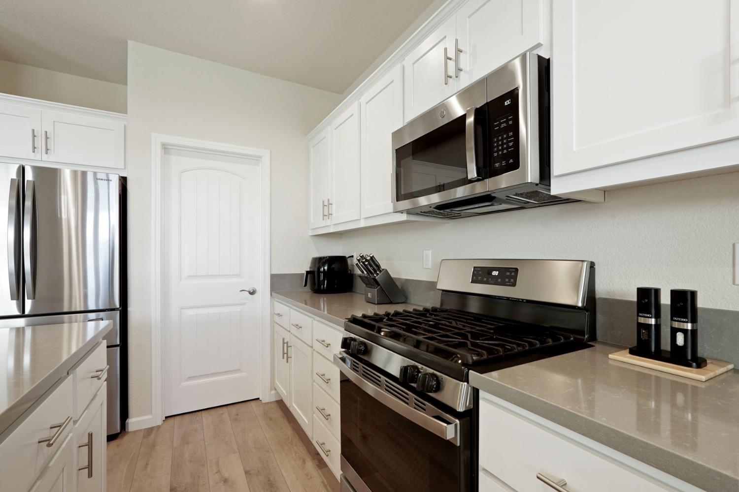 Detail Gallery Image 11 of 35 For 1517 Luminous St, Modesto,  CA 95356 - 4 Beds | 2/1 Baths