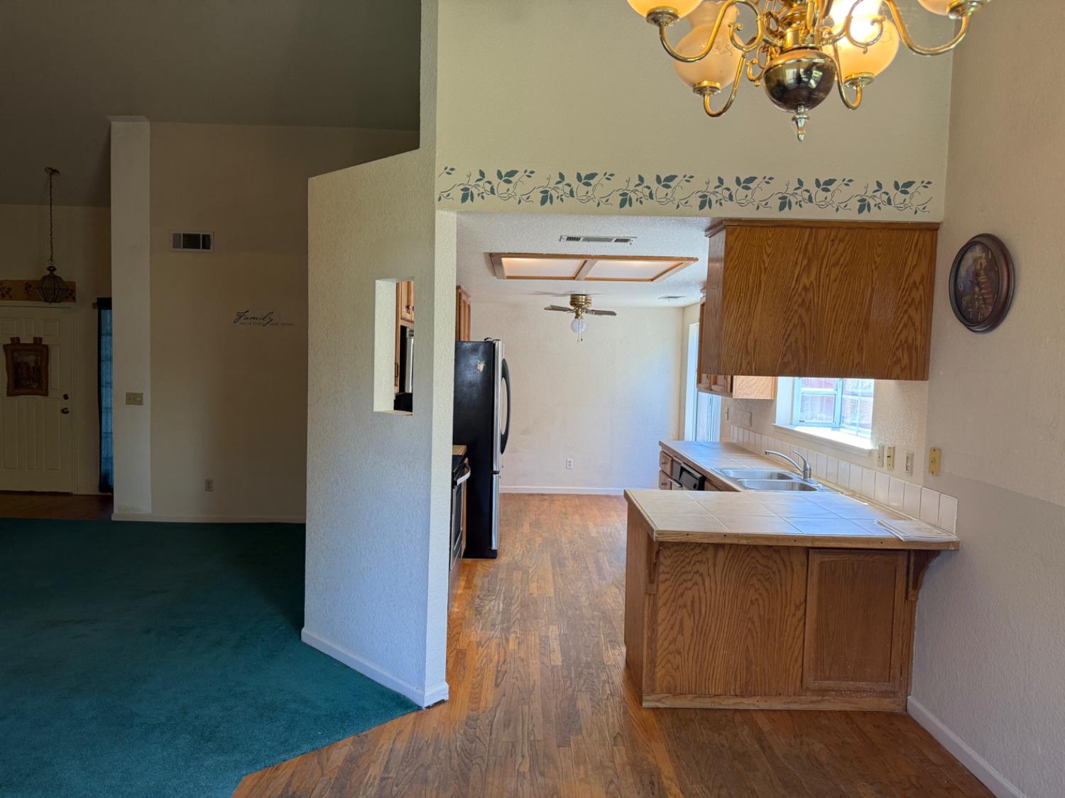 Detail Gallery Image 4 of 27 For 405 San Andreas Ct, Modesto,  CA 95354 - 3 Beds | 2 Baths