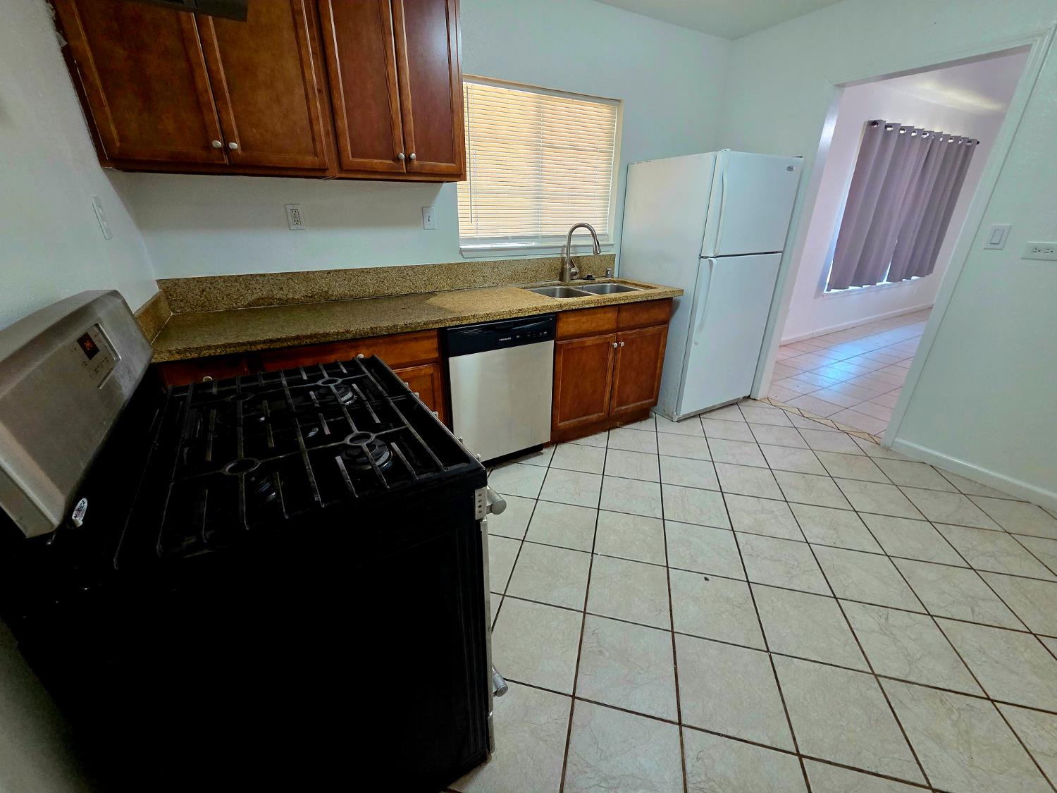 Detail Gallery Image 8 of 18 For 1672 Rosalind St, Sacramento,  CA 95838 - 2 Beds | 1 Baths