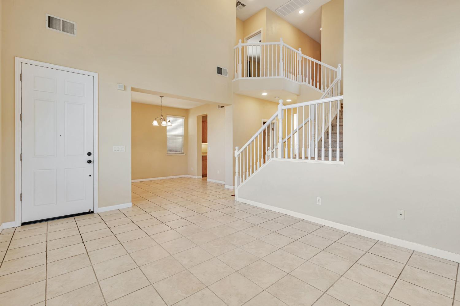 Detail Gallery Image 5 of 42 For 17002 Pecan Hollow Way, Lathrop,  CA 95330 - 4 Beds | 2/1 Baths
