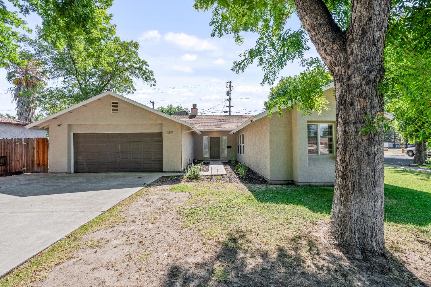 Detail Gallery Image 1 of 42 For 1319 Ronald Ave, Modesto,  CA 95350 - 3 Beds | 2 Baths