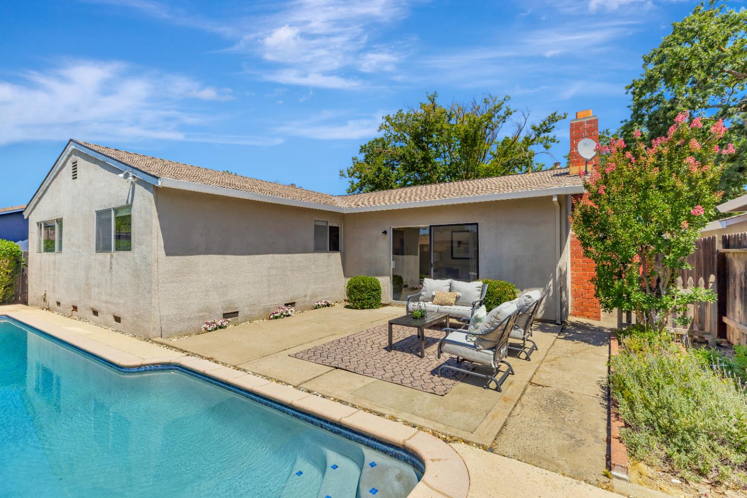 Detail Gallery Image 30 of 33 For 8808 Fallbrook Way, Sacramento,  CA 95826 - 4 Beds | 2 Baths