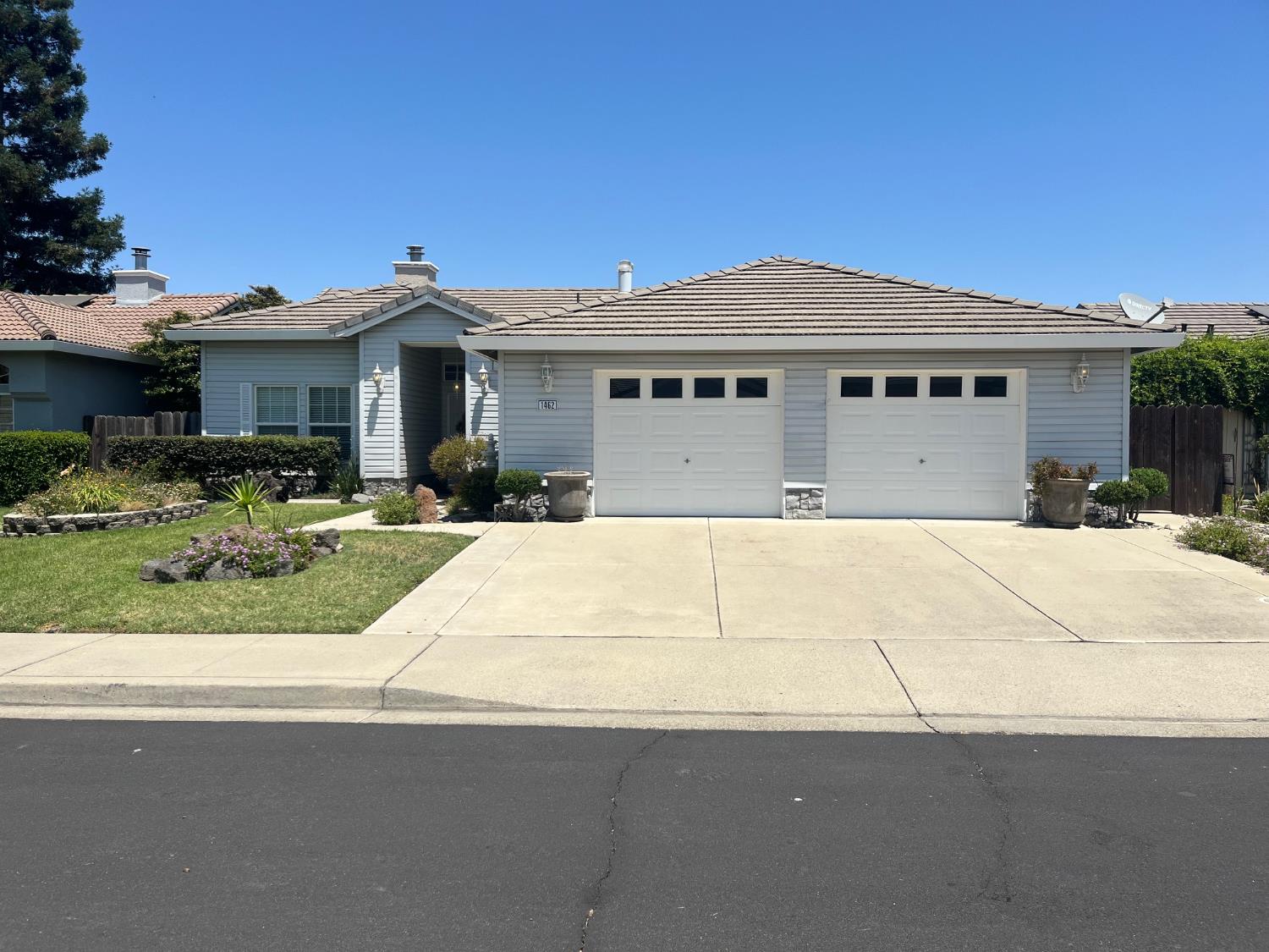 Detail Gallery Image 1 of 55 For 1462 Tumbleweed Ct, Oakdale,  CA 95361 - 3 Beds | 2 Baths