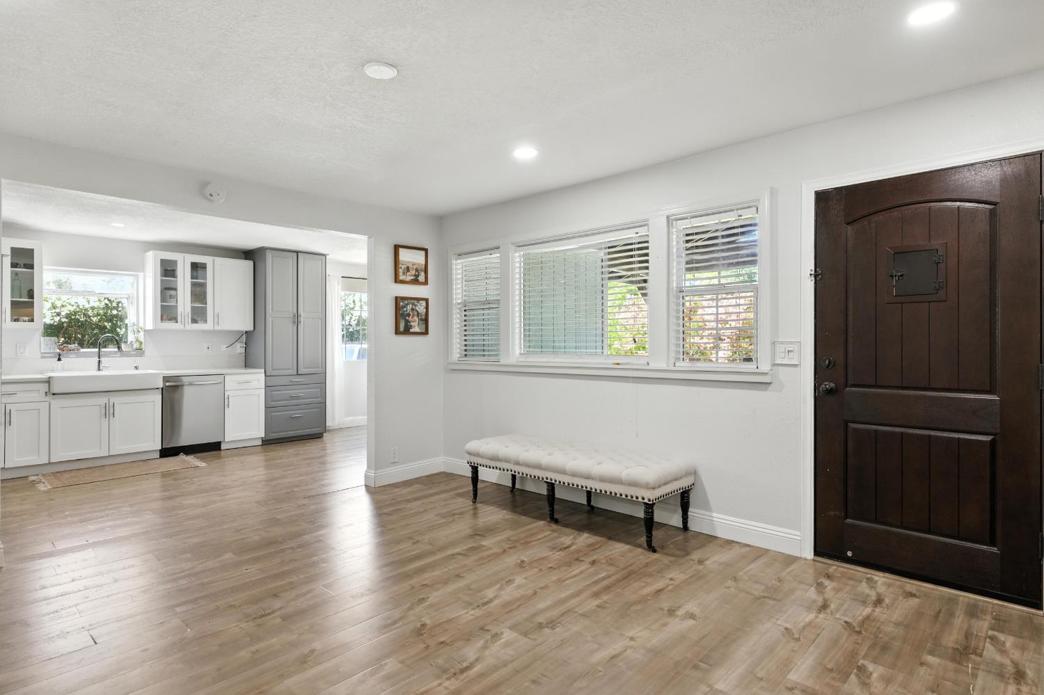Detail Gallery Image 9 of 39 For 5302 Illinois Ave, Fair Oaks,  CA 95628 - 3 Beds | 2 Baths