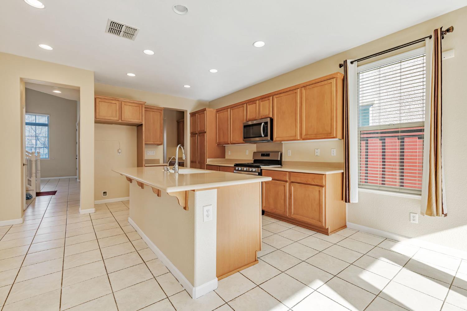 Detail Gallery Image 12 of 42 For 17002 Pecan Hollow Way, Lathrop,  CA 95330 - 4 Beds | 2/1 Baths
