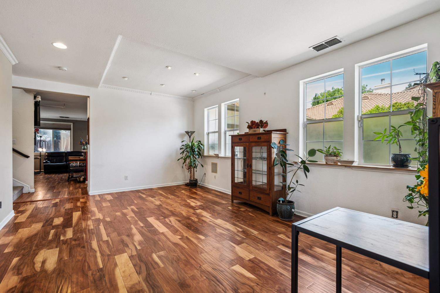 Detail Gallery Image 5 of 40 For 3 Michelson Ct, Sacramento,  CA 95835 - 5 Beds | 3 Baths