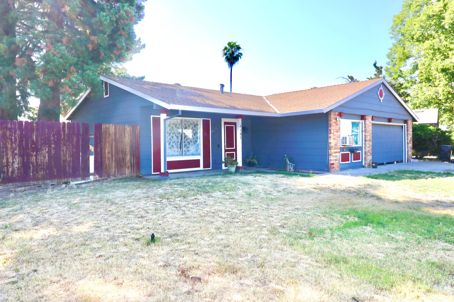 Detail Gallery Image 1 of 14 For 4101 Cedargrove Dr, Sacramento,  CA 95826 - 3 Beds | 2 Baths