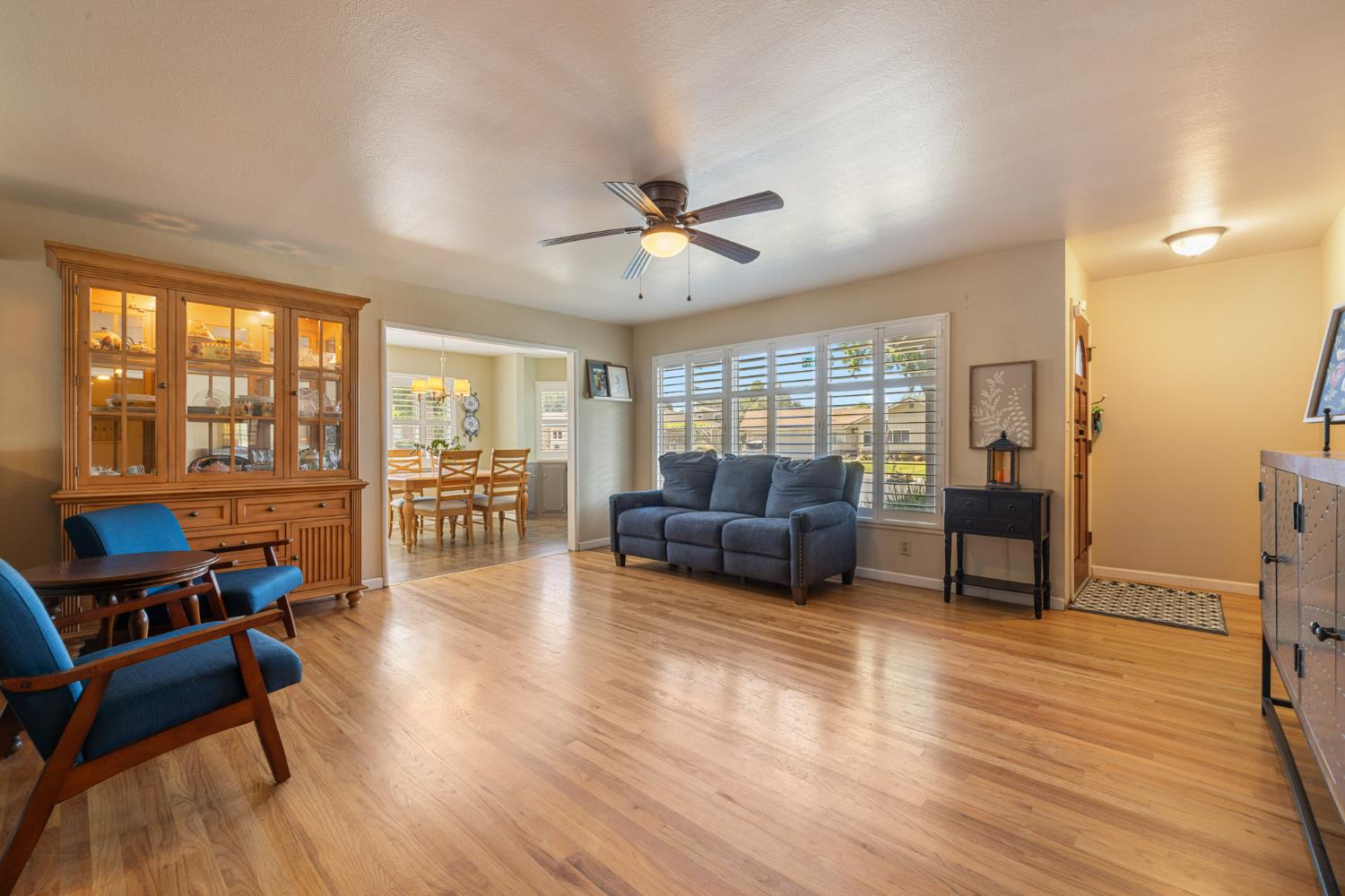Detail Gallery Image 9 of 43 For 1321 Cypress Ave, Modesto,  CA 95350 - 3 Beds | 2/1 Baths