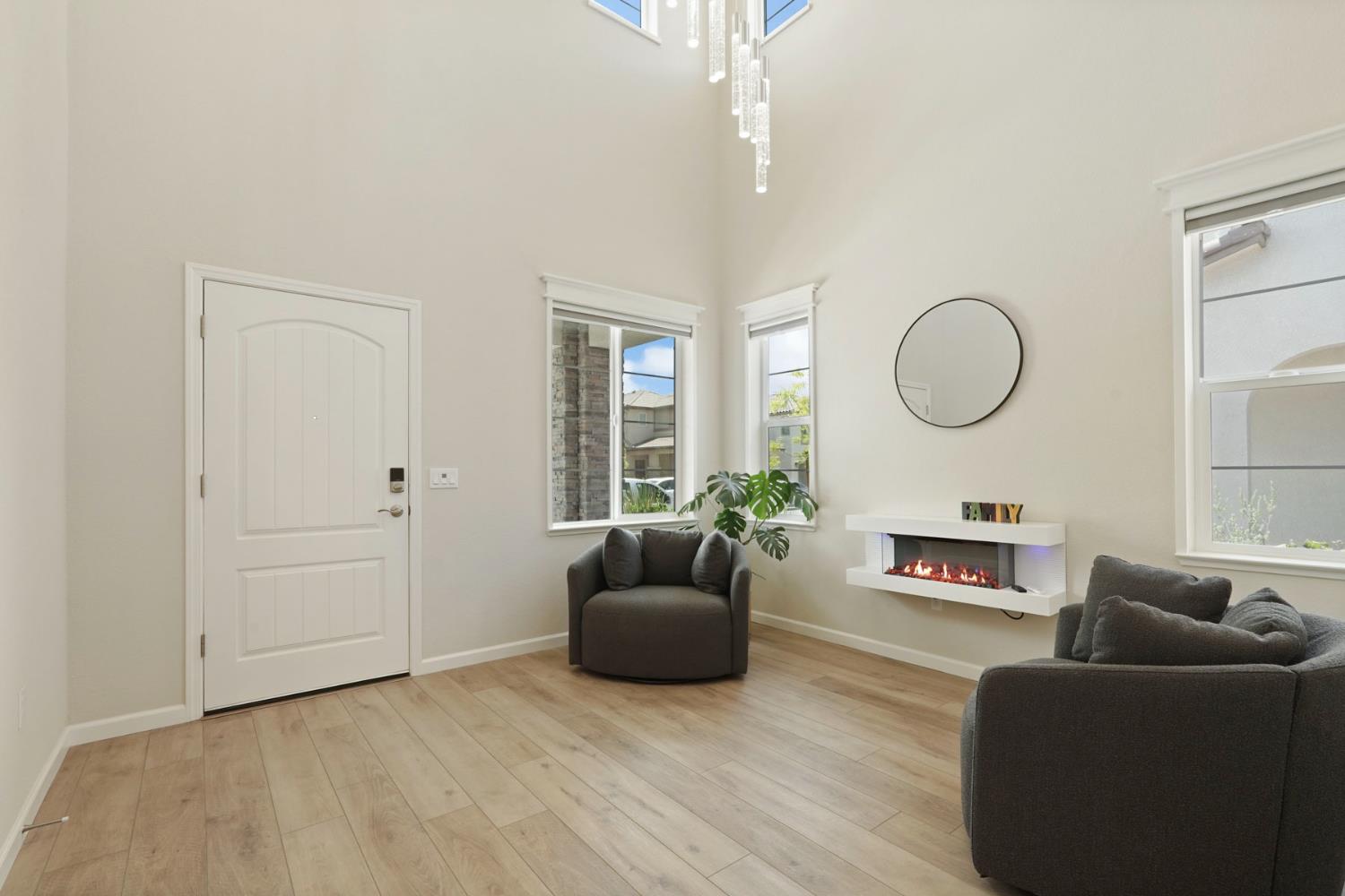 Detail Gallery Image 5 of 35 For 1517 Luminous St, Modesto,  CA 95356 - 4 Beds | 2/1 Baths
