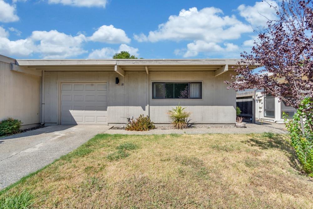 Detail Gallery Image 2 of 36 For 18 Cattail Ct, Sacramento,  CA 95833 - 3 Beds | 2 Baths