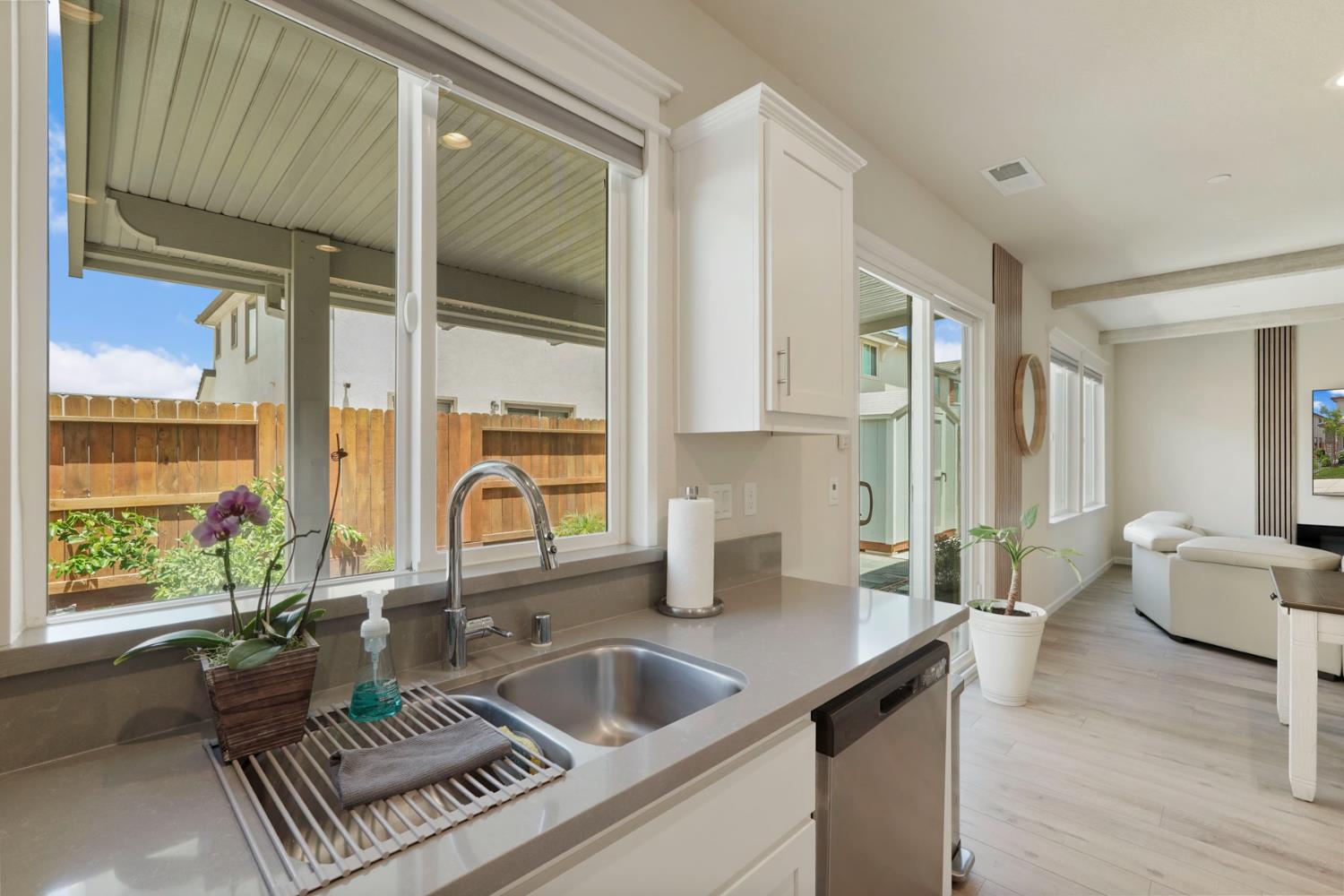 Detail Gallery Image 12 of 35 For 1517 Luminous St, Modesto,  CA 95356 - 4 Beds | 2/1 Baths