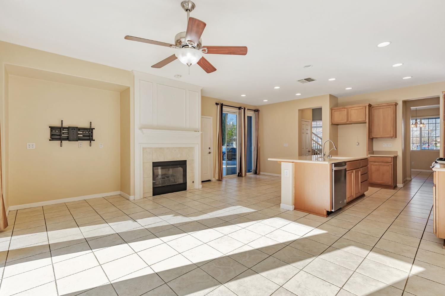 Detail Gallery Image 15 of 42 For 17002 Pecan Hollow Way, Lathrop,  CA 95330 - 4 Beds | 2/1 Baths