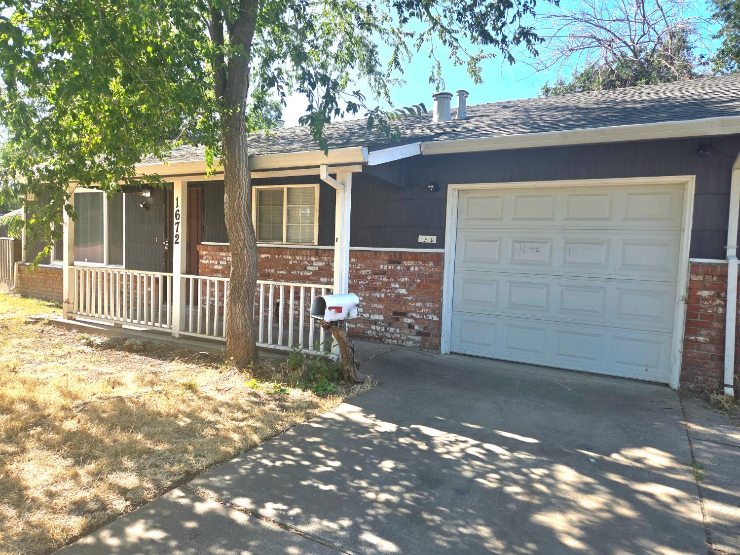 Detail Gallery Image 1 of 18 For 1672 Rosalind St, Sacramento,  CA 95838 - 2 Beds | 1 Baths