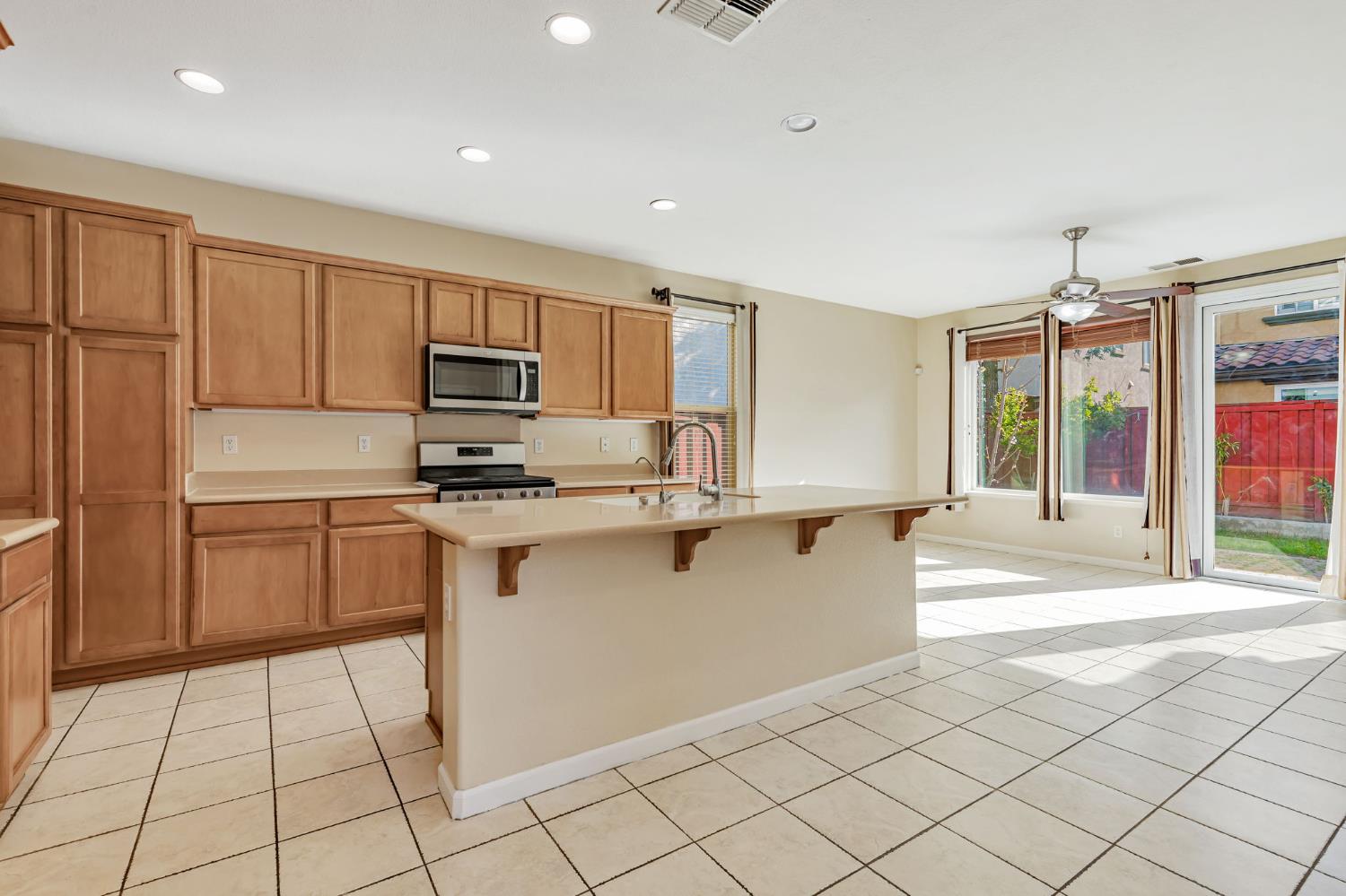 Detail Gallery Image 11 of 42 For 17002 Pecan Hollow Way, Lathrop,  CA 95330 - 4 Beds | 2/1 Baths