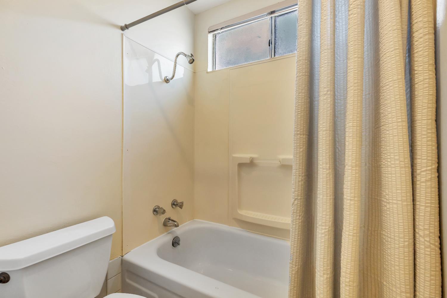 Detail Gallery Image 28 of 33 For 8808 Fallbrook Way, Sacramento,  CA 95826 - 4 Beds | 2 Baths
