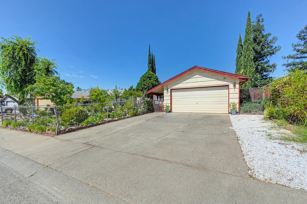Detail Gallery Image 1 of 21 For 5433 Edgerly Way, Carmichael,  CA 95608 - 3 Beds | 2 Baths
