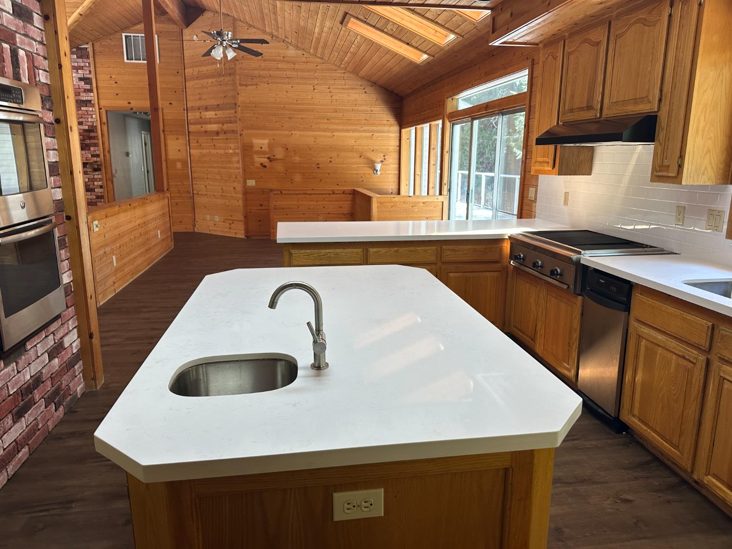 Detail Gallery Image 12 of 69 For 5801 Lupin Ln, Pollock Pines,  CA 95726 - 3 Beds | 3 Baths