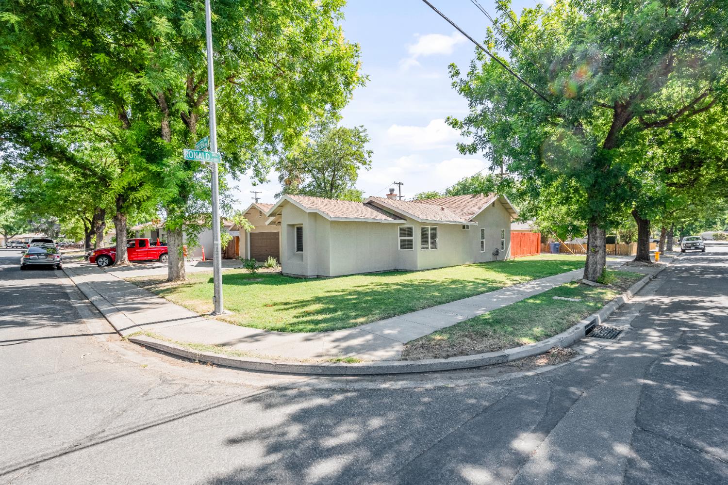 Detail Gallery Image 3 of 42 For 1319 Ronald Ave, Modesto,  CA 95350 - 3 Beds | 2 Baths
