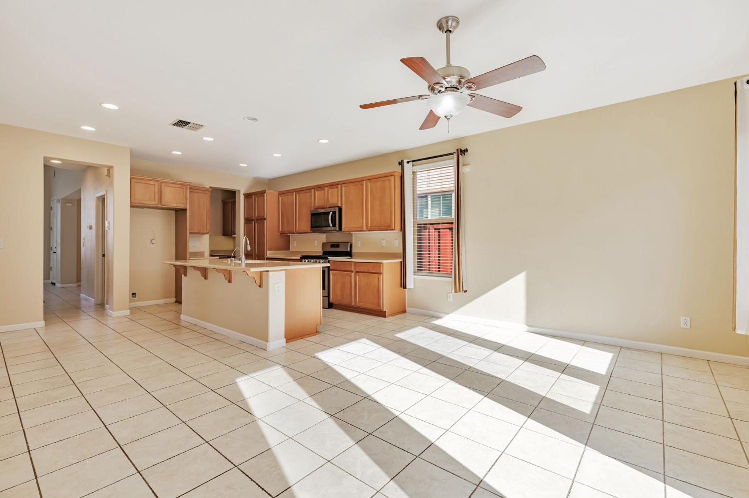 Detail Gallery Image 16 of 42 For 17002 Pecan Hollow Way, Lathrop,  CA 95330 - 4 Beds | 2/1 Baths