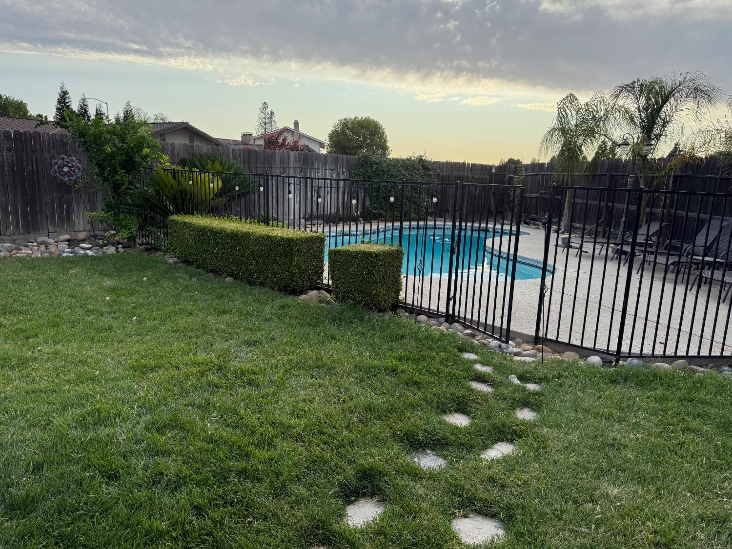 Detail Gallery Image 36 of 43 For 9853 Sleepy Hollow Ct, Stockton,  CA 95209 - 4 Beds | 2/1 Baths