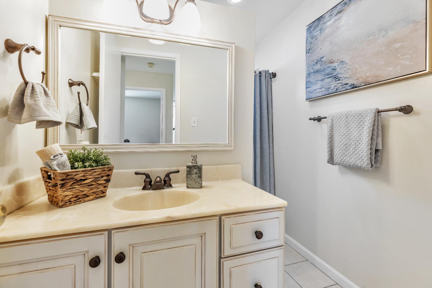 Detail Gallery Image 26 of 33 For 8808 Fallbrook Way, Sacramento,  CA 95826 - 4 Beds | 2 Baths