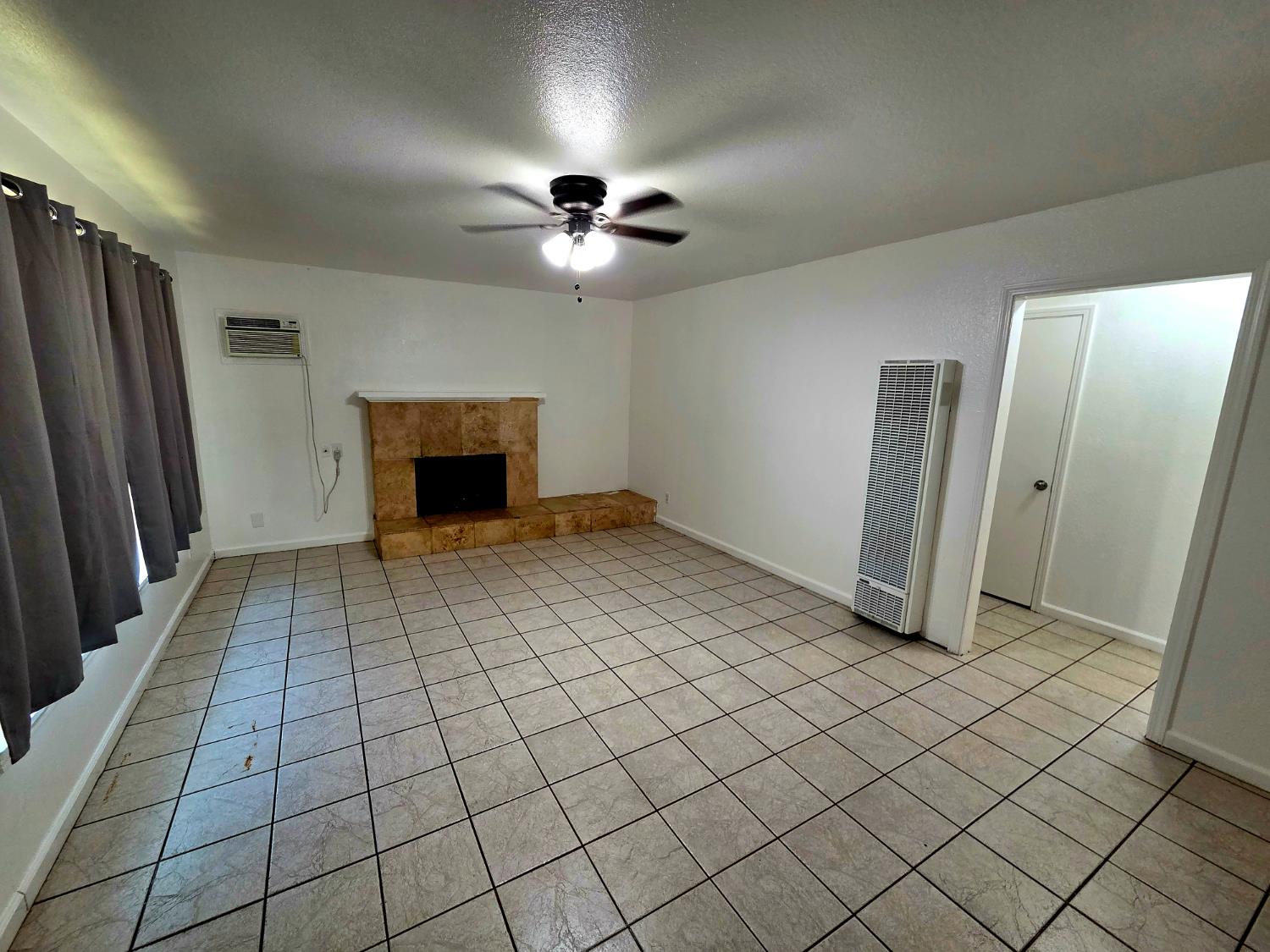 Detail Gallery Image 6 of 18 For 1672 Rosalind St, Sacramento,  CA 95838 - 2 Beds | 1 Baths