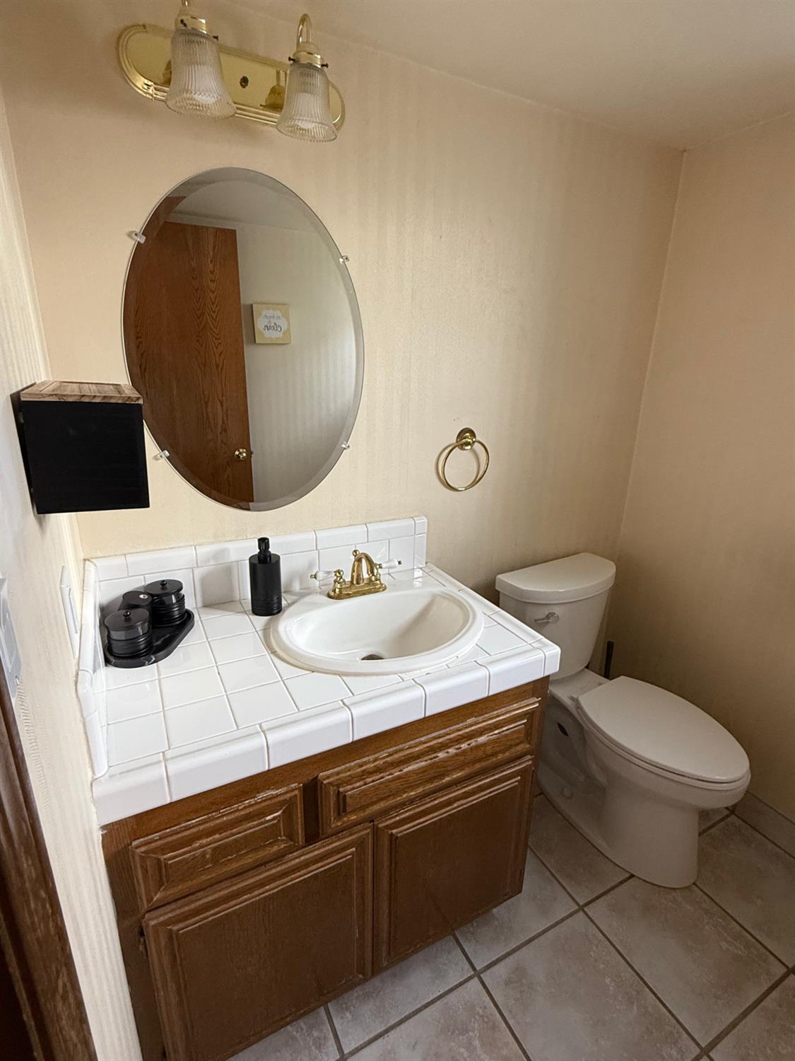 Detail Gallery Image 13 of 43 For 9853 Sleepy Hollow Ct, Stockton,  CA 95209 - 4 Beds | 2/1 Baths