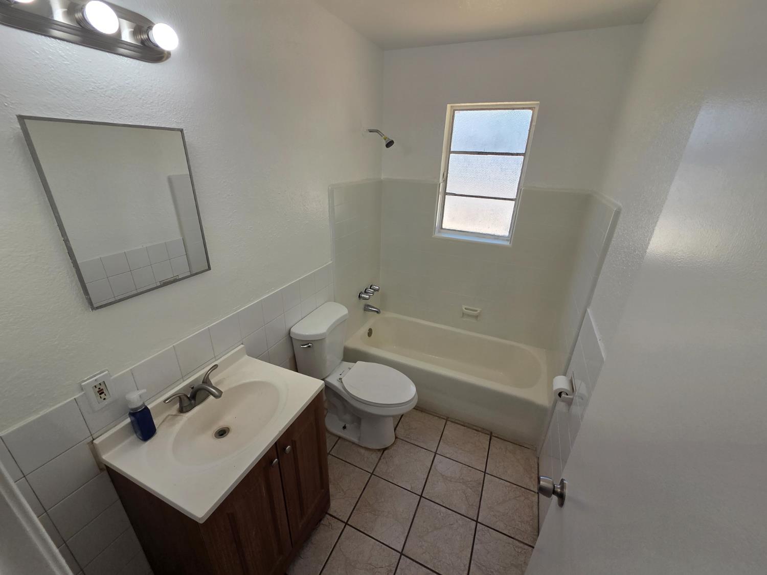 Detail Gallery Image 13 of 18 For 1672 Rosalind St, Sacramento,  CA 95838 - 2 Beds | 1 Baths
