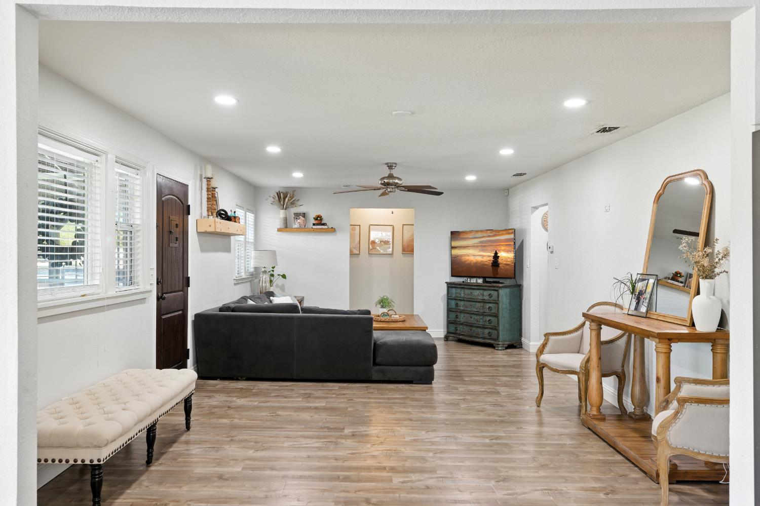 Detail Gallery Image 8 of 39 For 5302 Illinois Ave, Fair Oaks,  CA 95628 - 3 Beds | 2 Baths