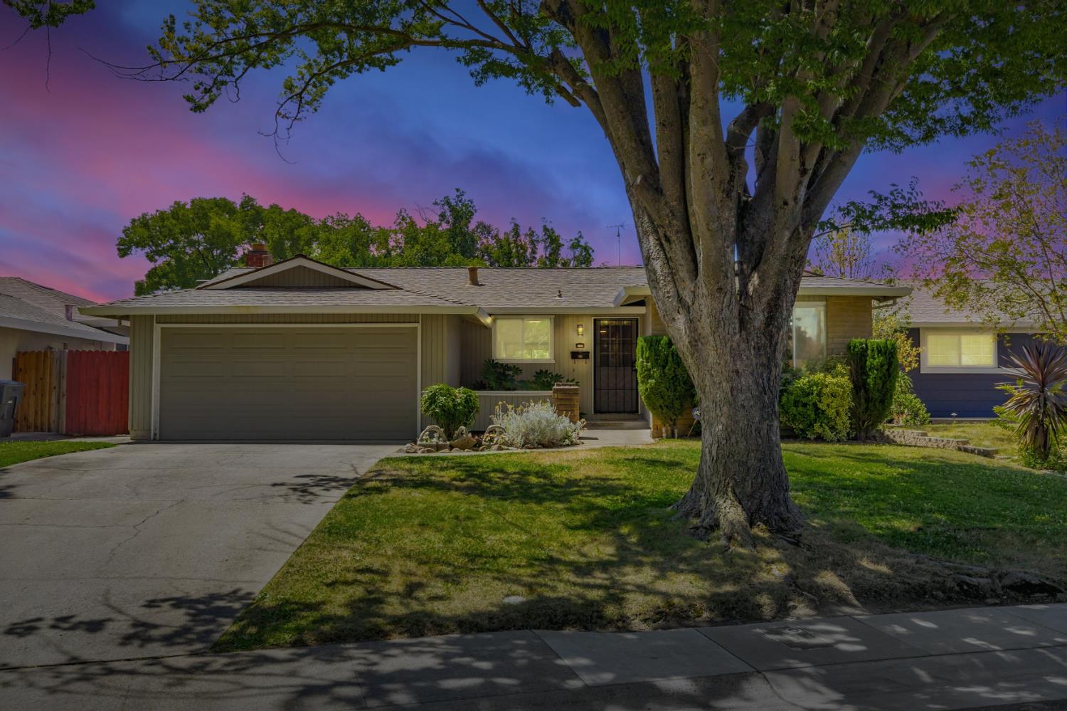 Detail Gallery Image 33 of 33 For 8808 Fallbrook Way, Sacramento,  CA 95826 - 4 Beds | 2 Baths