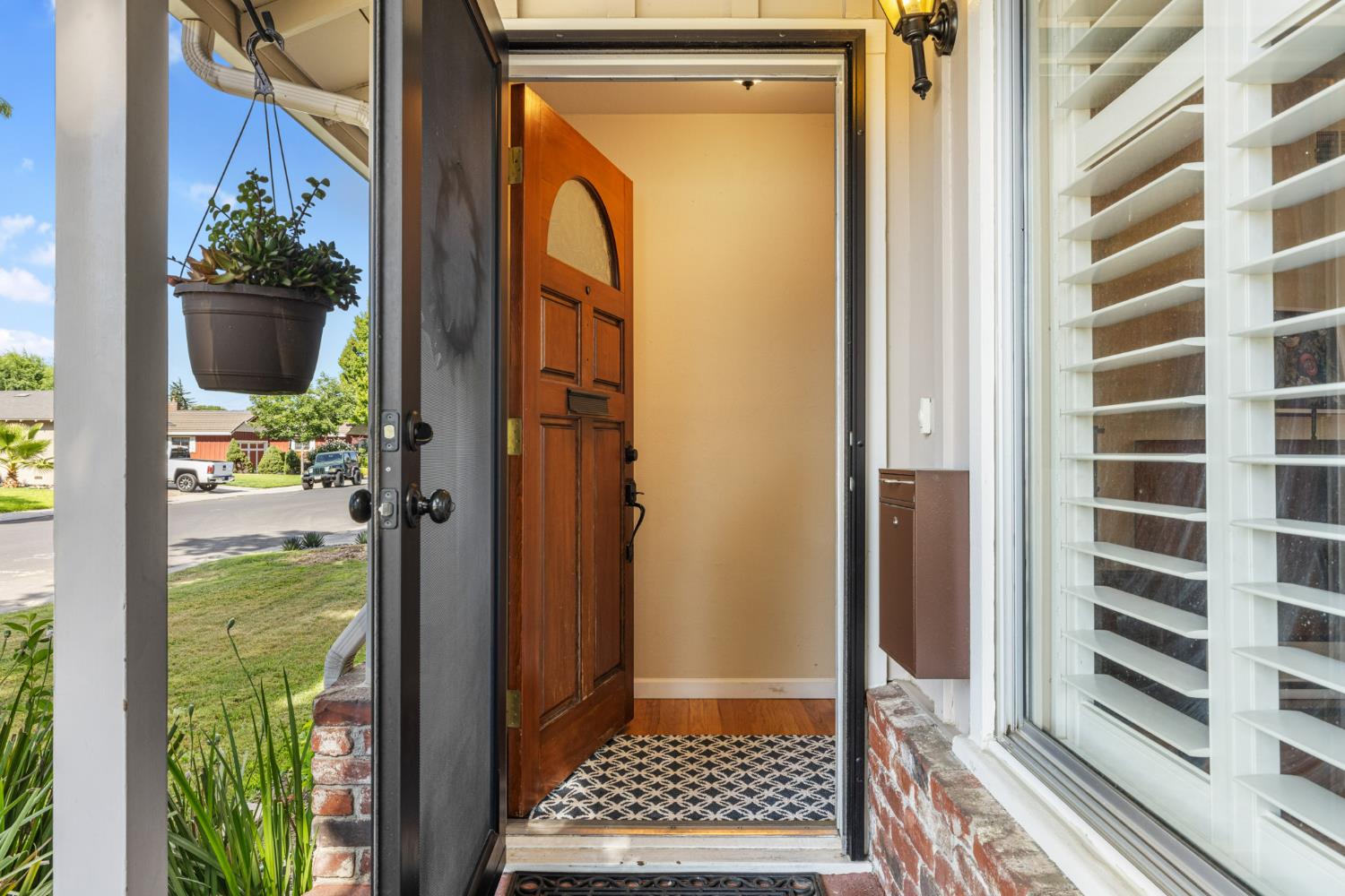 Detail Gallery Image 6 of 43 For 1321 Cypress Ave, Modesto,  CA 95350 - 3 Beds | 2/1 Baths