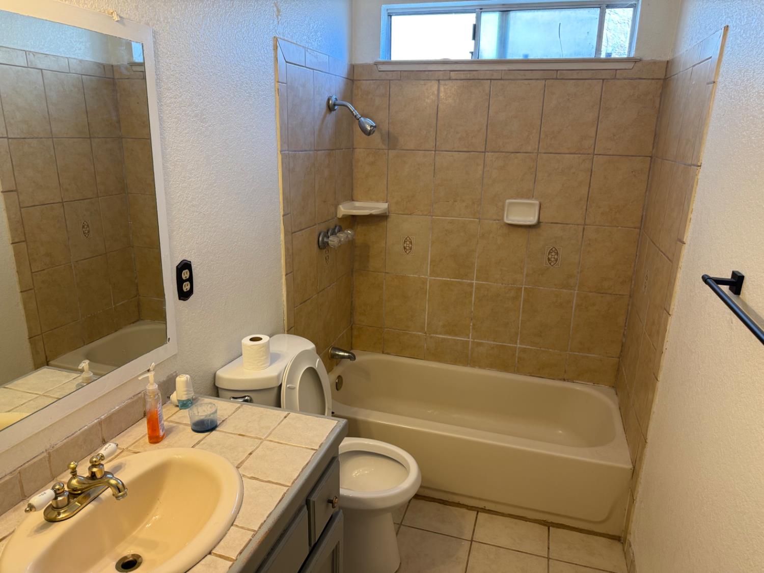 Detail Gallery Image 13 of 27 For 405 San Andreas Ct, Modesto,  CA 95354 - 3 Beds | 2 Baths