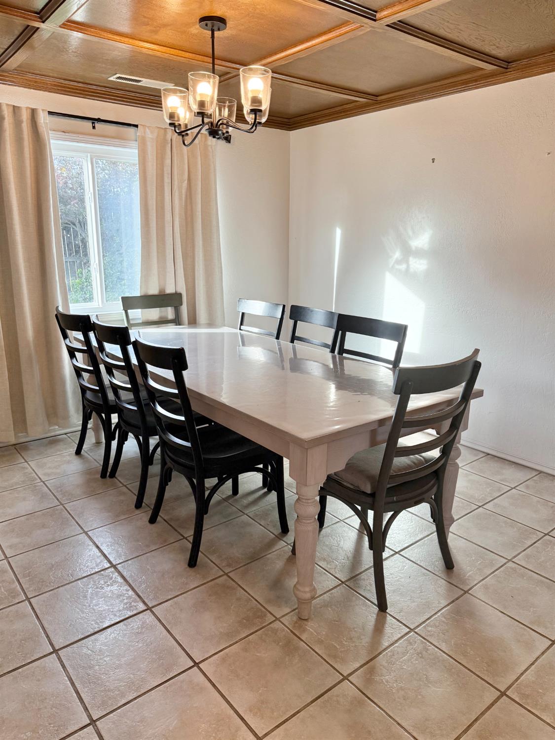 Detail Gallery Image 8 of 43 For 9853 Sleepy Hollow Ct, Stockton,  CA 95209 - 4 Beds | 2/1 Baths